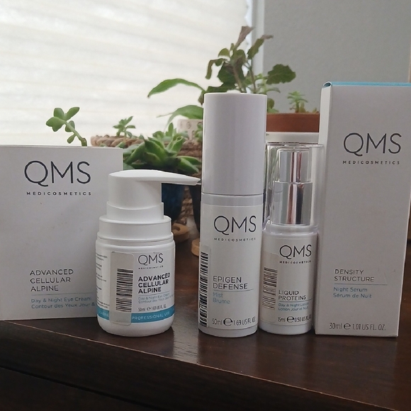 QMS Medicosmetics Skincare Moisturizer Set - White and Silver